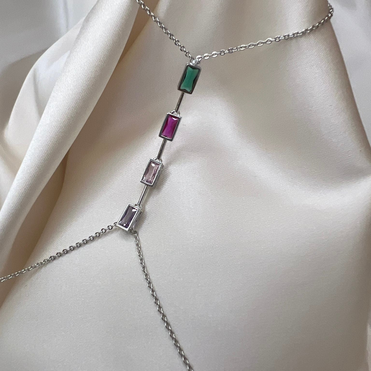 Renkli Zirkon Taşlı Gümüş Görünümlü Çelik Şahmeran Bileklik