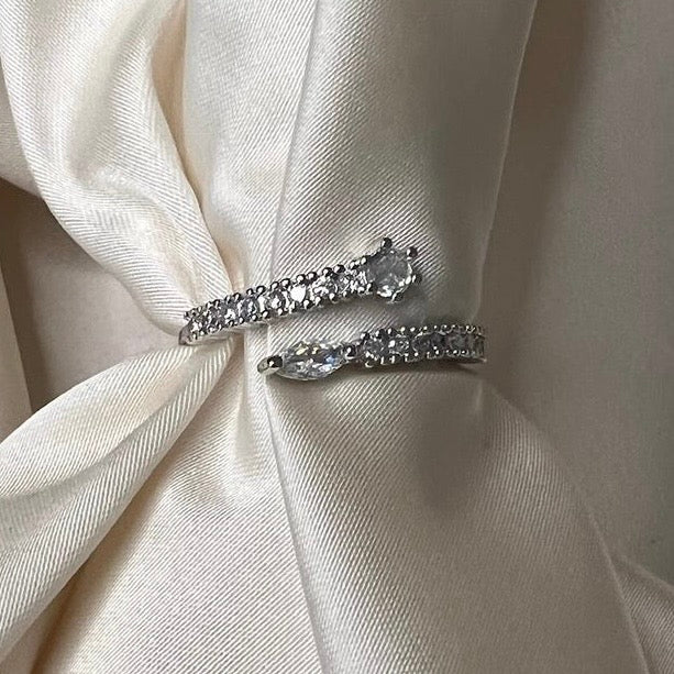 Çift Sıralı Sarmal Taşlı Gümüş Görünümlü Çelik Yüzük