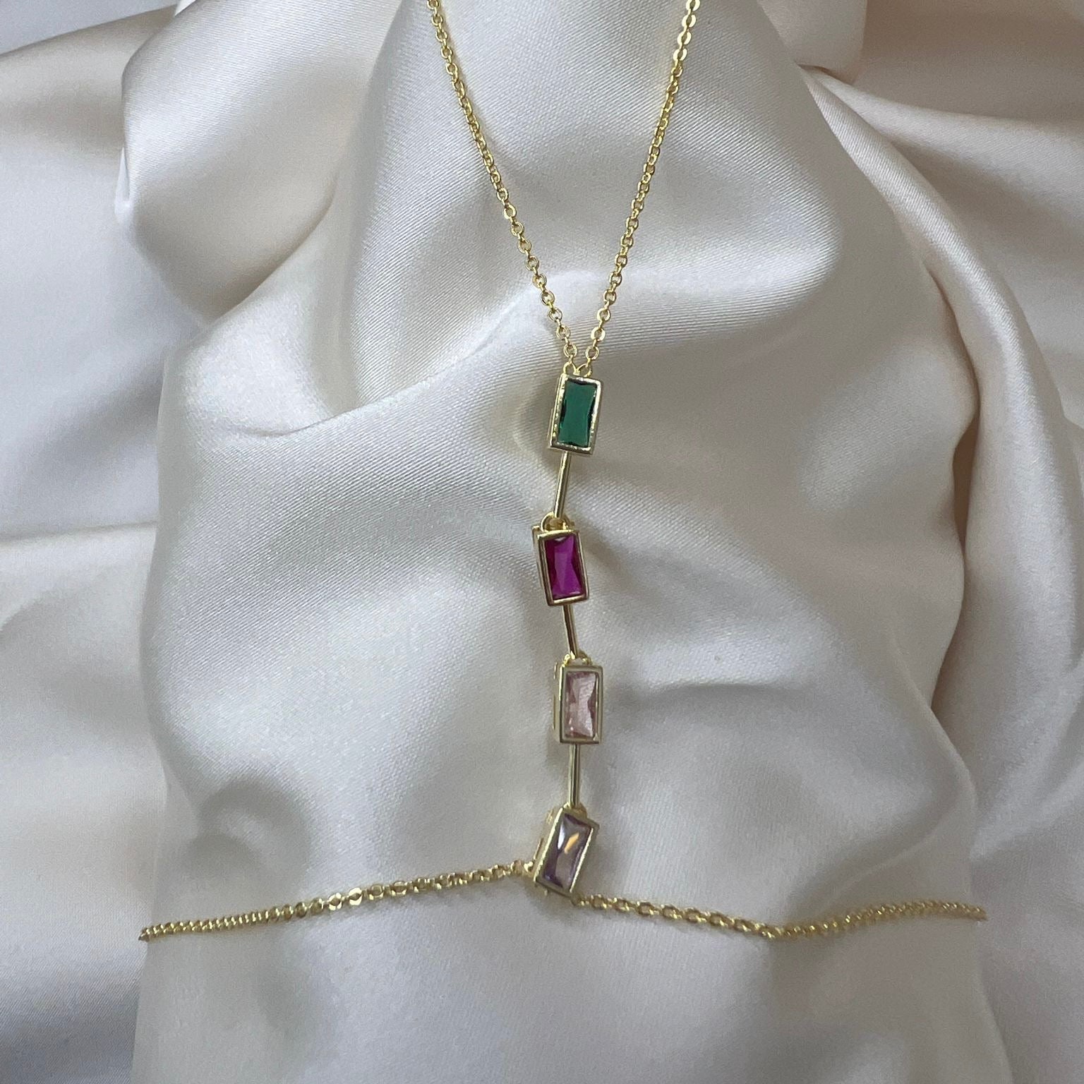 Renkli Zirkon Taşlı Altın Görünümlü Çelik Şahmeran Bileklik