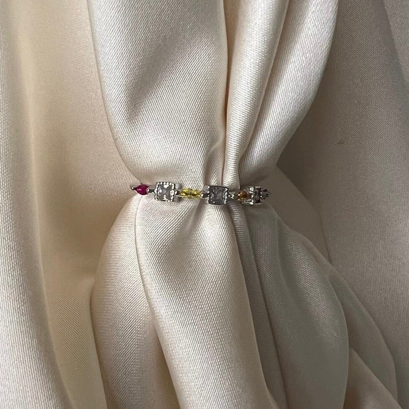 Geometrik Taşlı Gümüş Görünümlü Çelik Yüzük