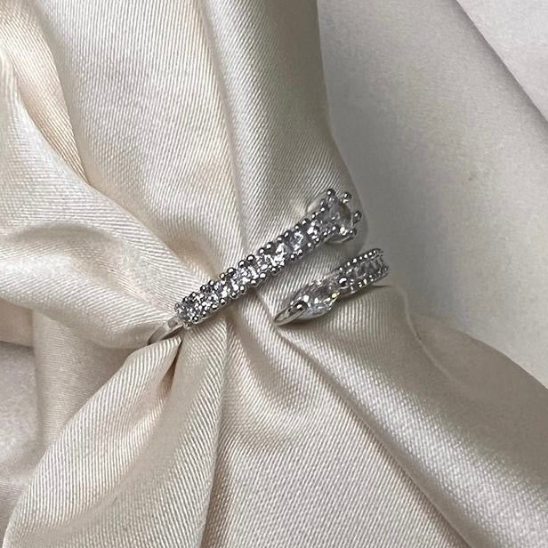 Çift Sıralı Sarmal Taşlı Gümüş Görünümlü Çelik Yüzük