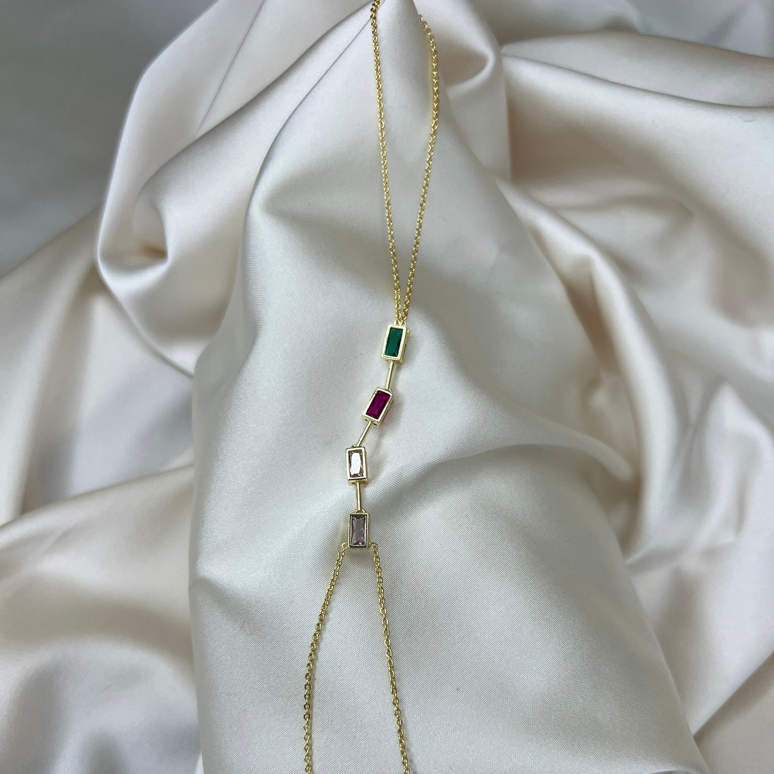 Renkli Zirkon Taşlı Altın Görünümlü Çelik Şahmeran Bileklik