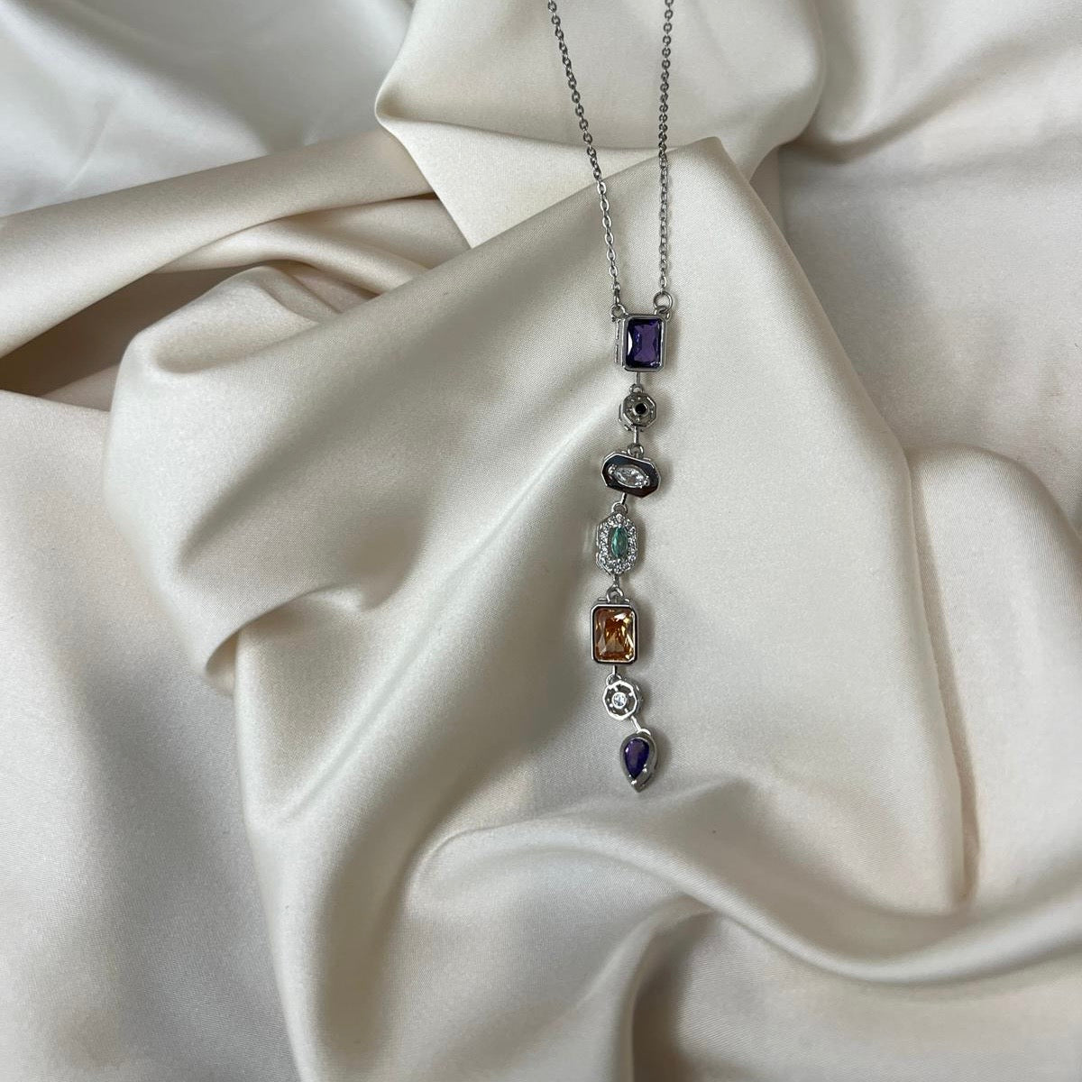 Renkli Chakra Taşlı Gümüş Görünümlü Çelik Kolye