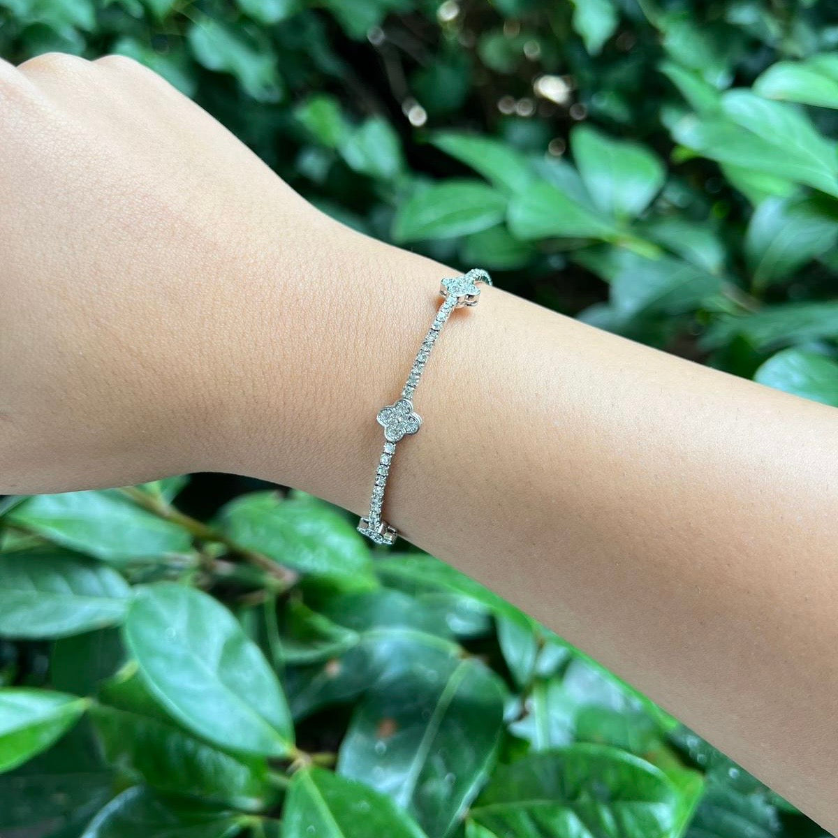 Ayarlanabilir Clover Gümüş Görünümlü Çelik Bilezik