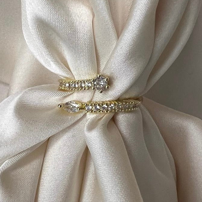 Çift Sıralı Sarmal Taşlı Altın Görünümlü Çelik Yüzük