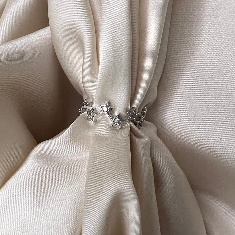 Yıldız Desenli Taşlı Gümüş Görünümlü Çelik Yüzük